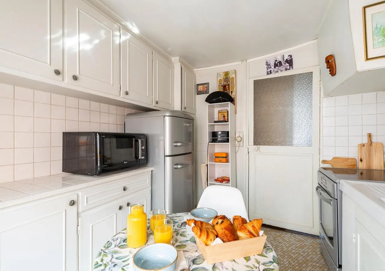 La Pause Parisienne, Au Pied Du Metro Apartment